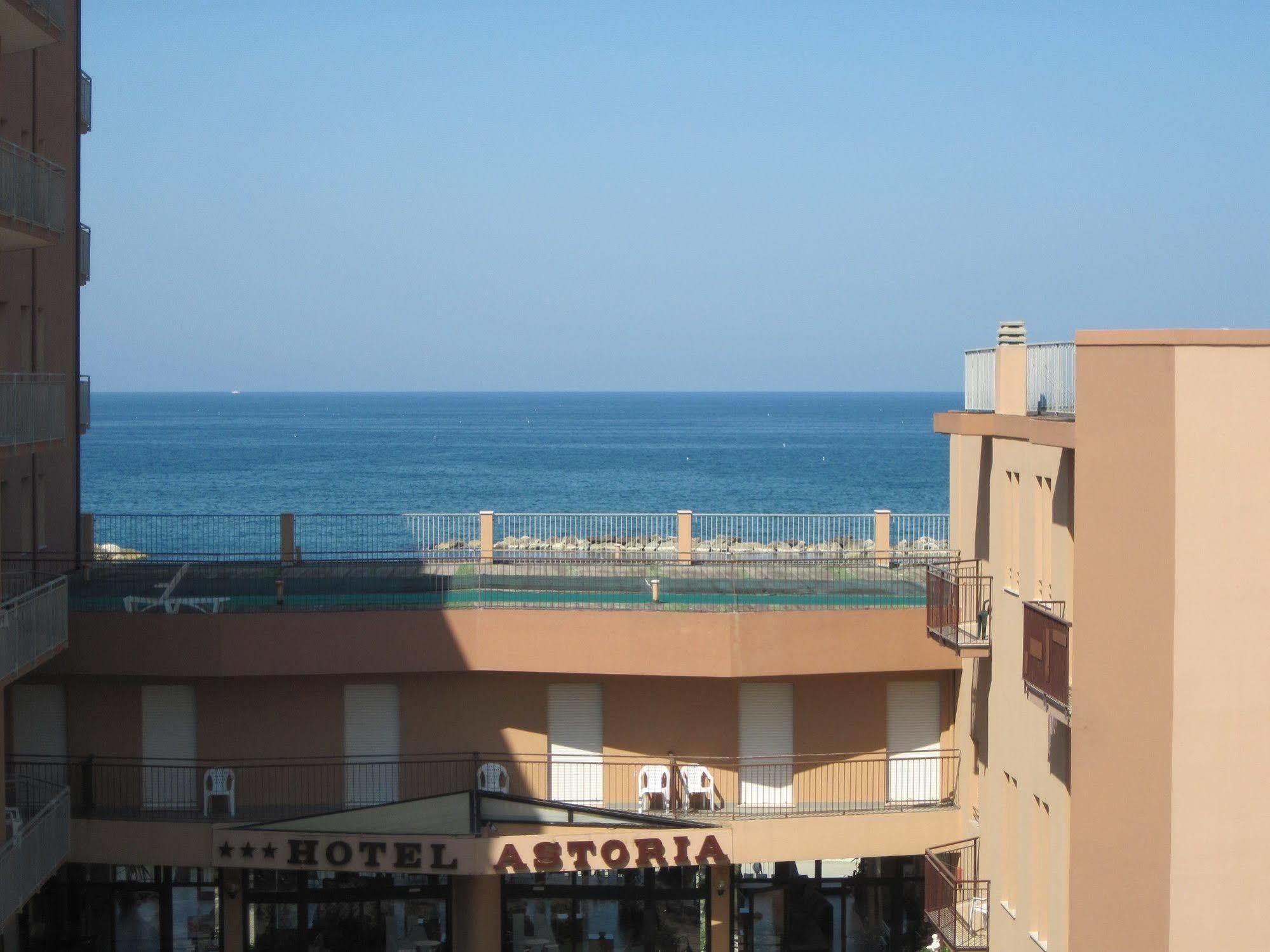Amadei Hotel Promenade Пезаро Экстерьер фото